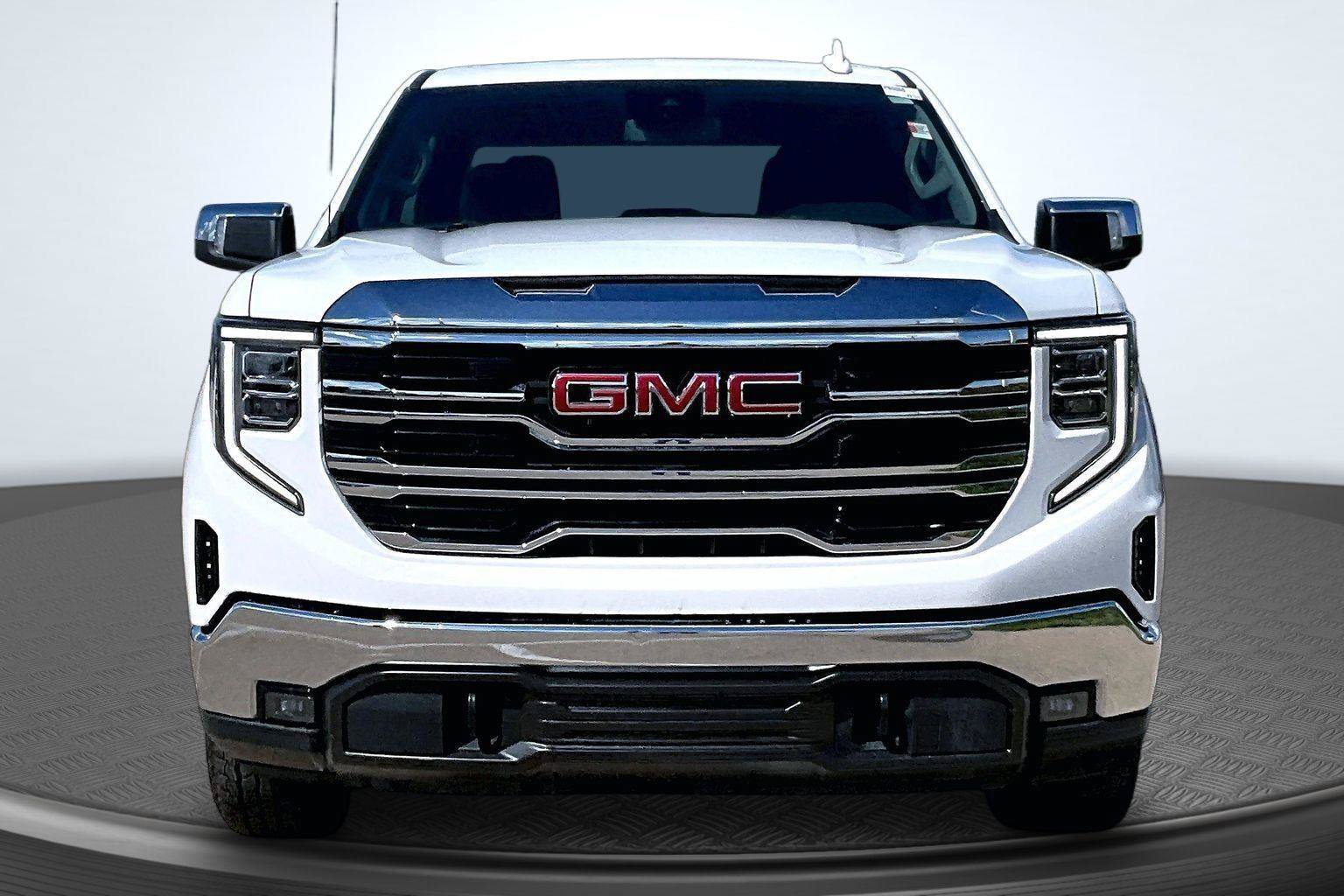 Used 2024 GMC Sierra 1500 SLT AWD/4WD image 3