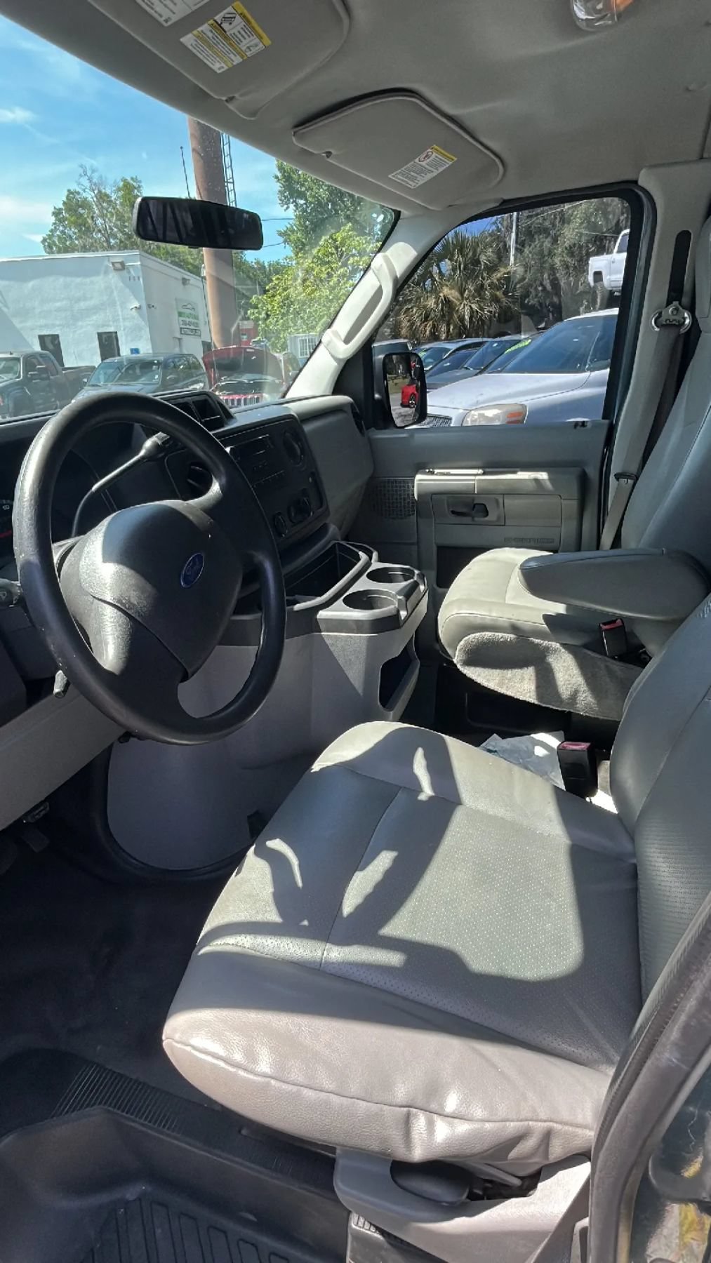 Used 2013 Ford E-150 and Econoline 150 Wagon w/ PWR Windows & Locks Group RWD image 9