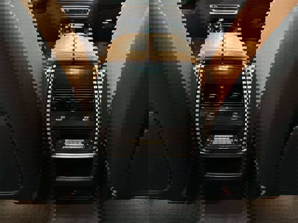 Used 2022 BMW X5 xDrive45e w/ Climate Comfort Package image 31