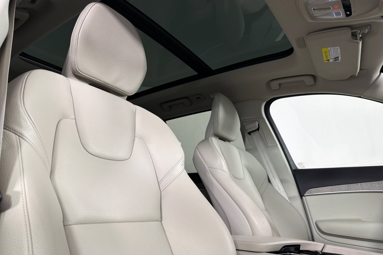 Used 2024 Volvo XC90 B6 Plus AWD/4WD image 16