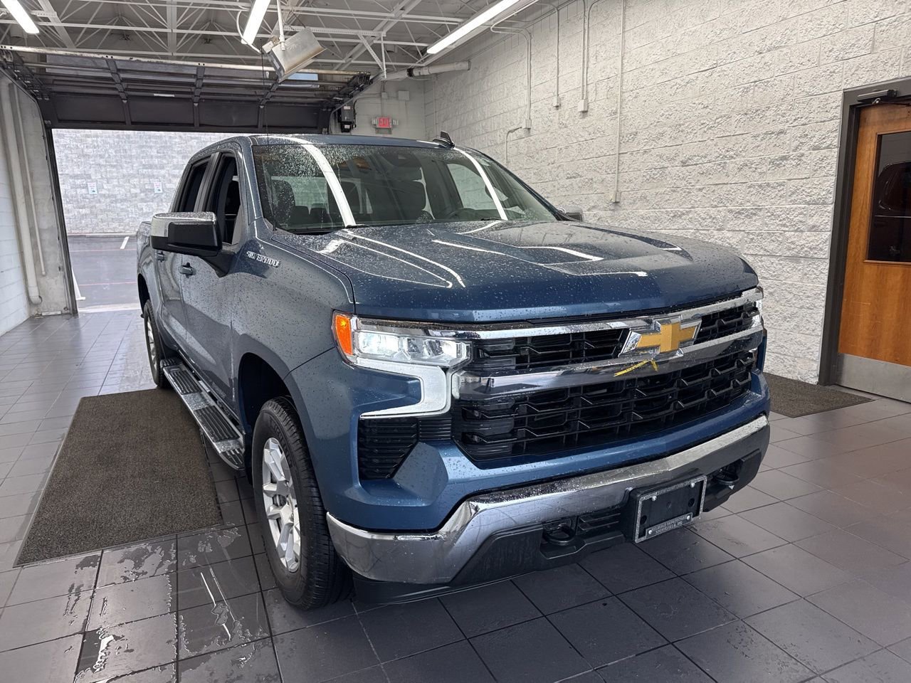 Used 2024 Chevrolet Silverado 1500 LT image 2