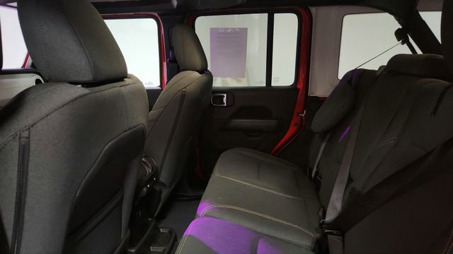 Used 2025 Jeep Wrangler Unlimited Sahara image 18