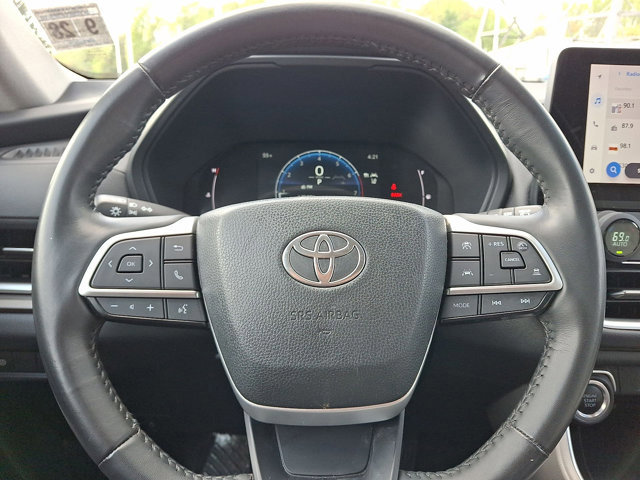 Used 2024 Toyota Grand Highlander XLE AWD/4WD image 17