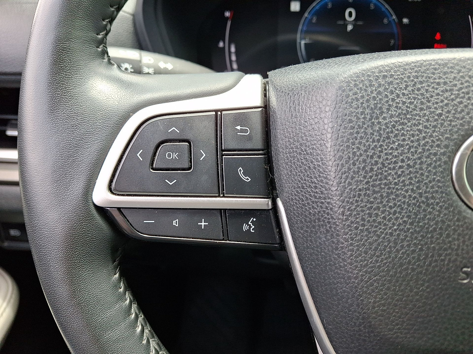 Used 2024 Toyota Grand Highlander AWD image 17