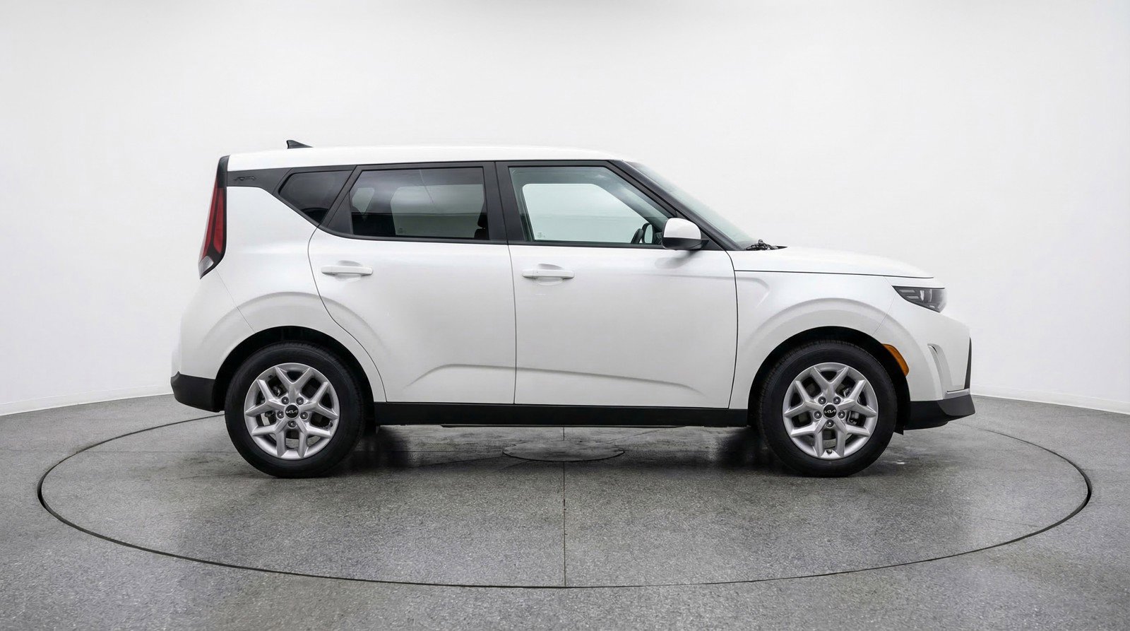 Used 2025 Kia Soul LX w/ LX Technology Package image 11