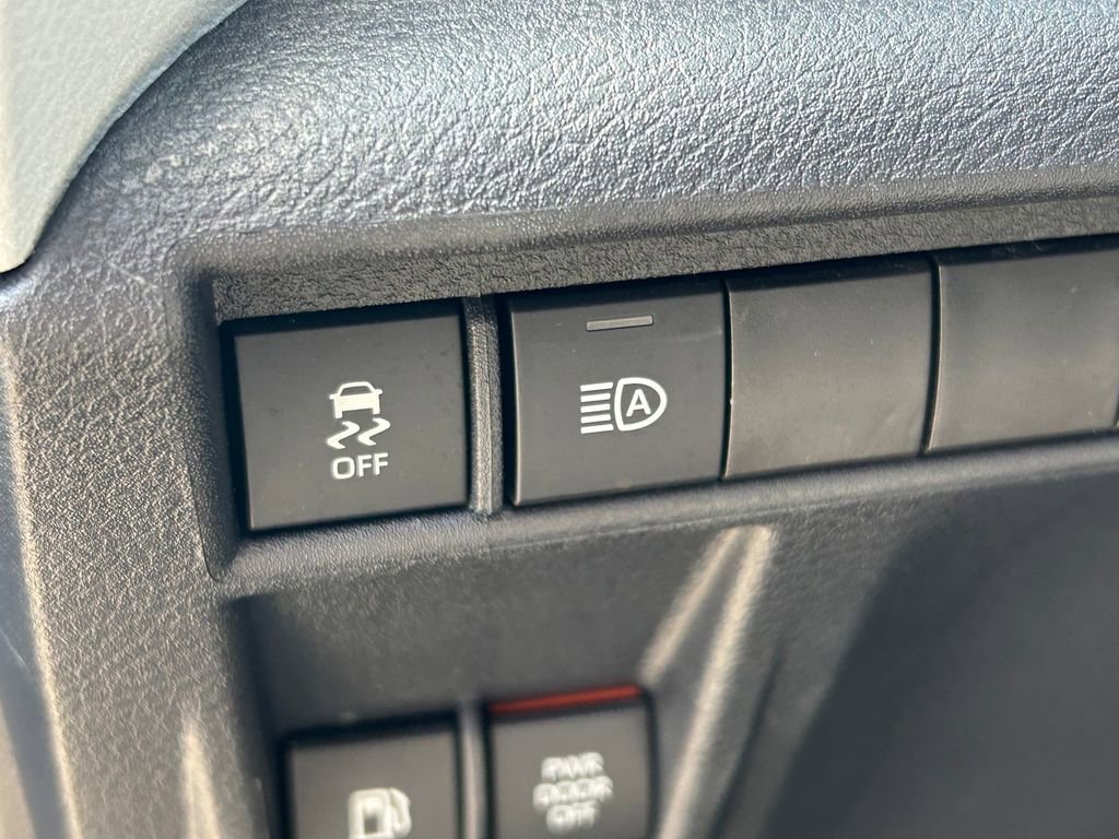 Used 2025 Toyota Sienna LE image 26