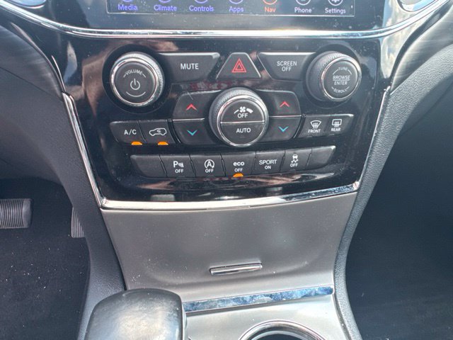 Used 2020 Jeep Grand Cherokee Altitude AWD/4WD image 31