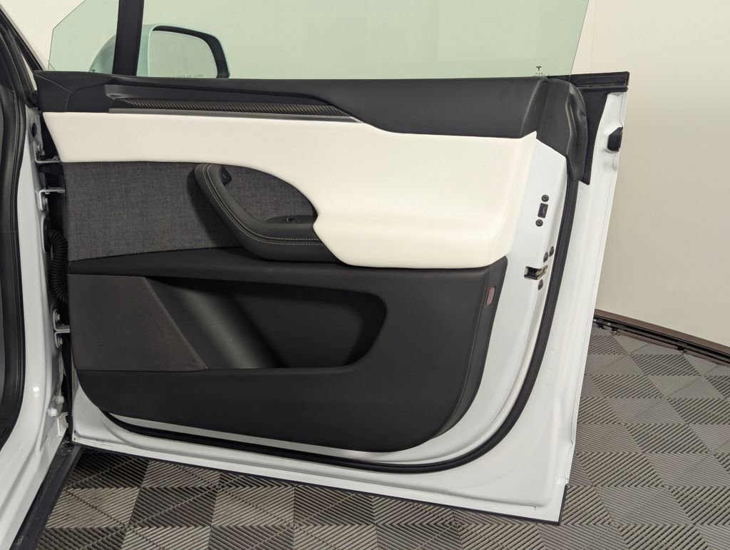 Used 2022 Tesla Model X Plaid image 54