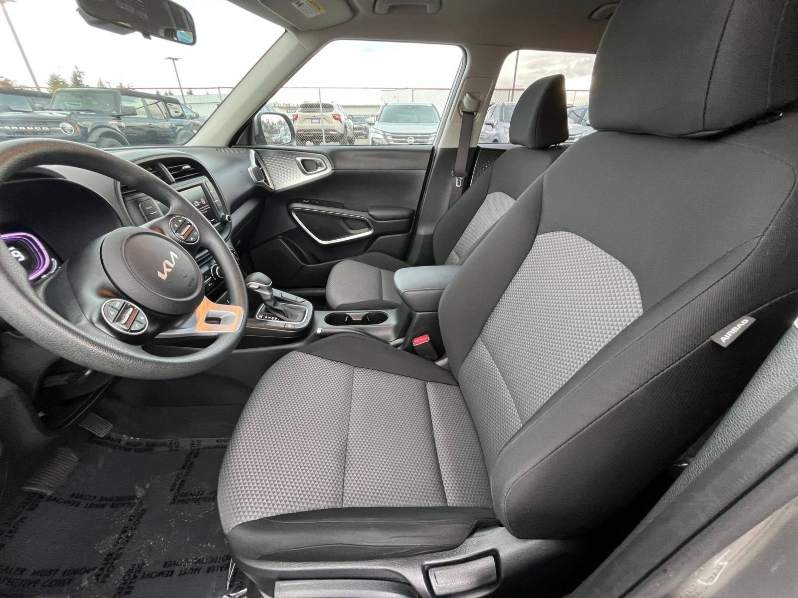 Used 2025 Kia Soul LX w/ LX Technology Package FWD image 26