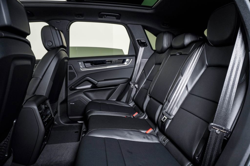 New 2026 Porsche Cayenne image 17