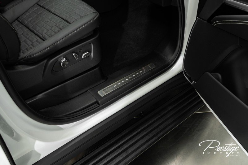 Used 2025 Cadillac Escalade ESV V image 38