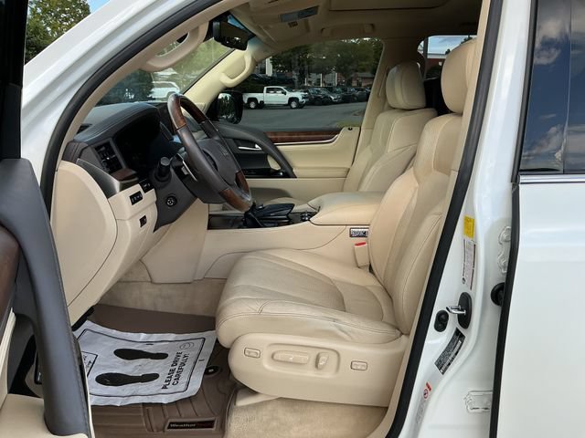 Used 2016 Lexus LX 570 4WD w/ Luxury Package image 14