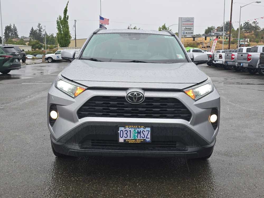 Used 2020 Toyota RAV4 XLE AWD/4WD image 5