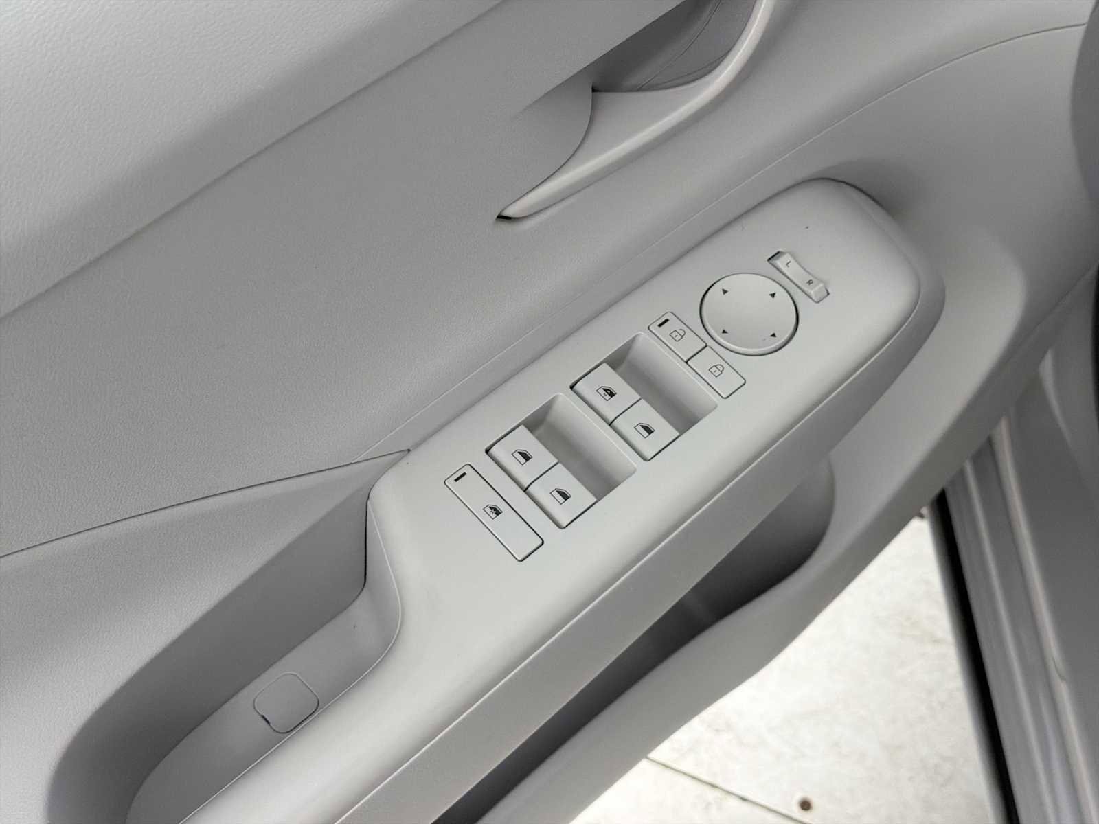 Used 2024 Hyundai Kona SEL FWD image 15