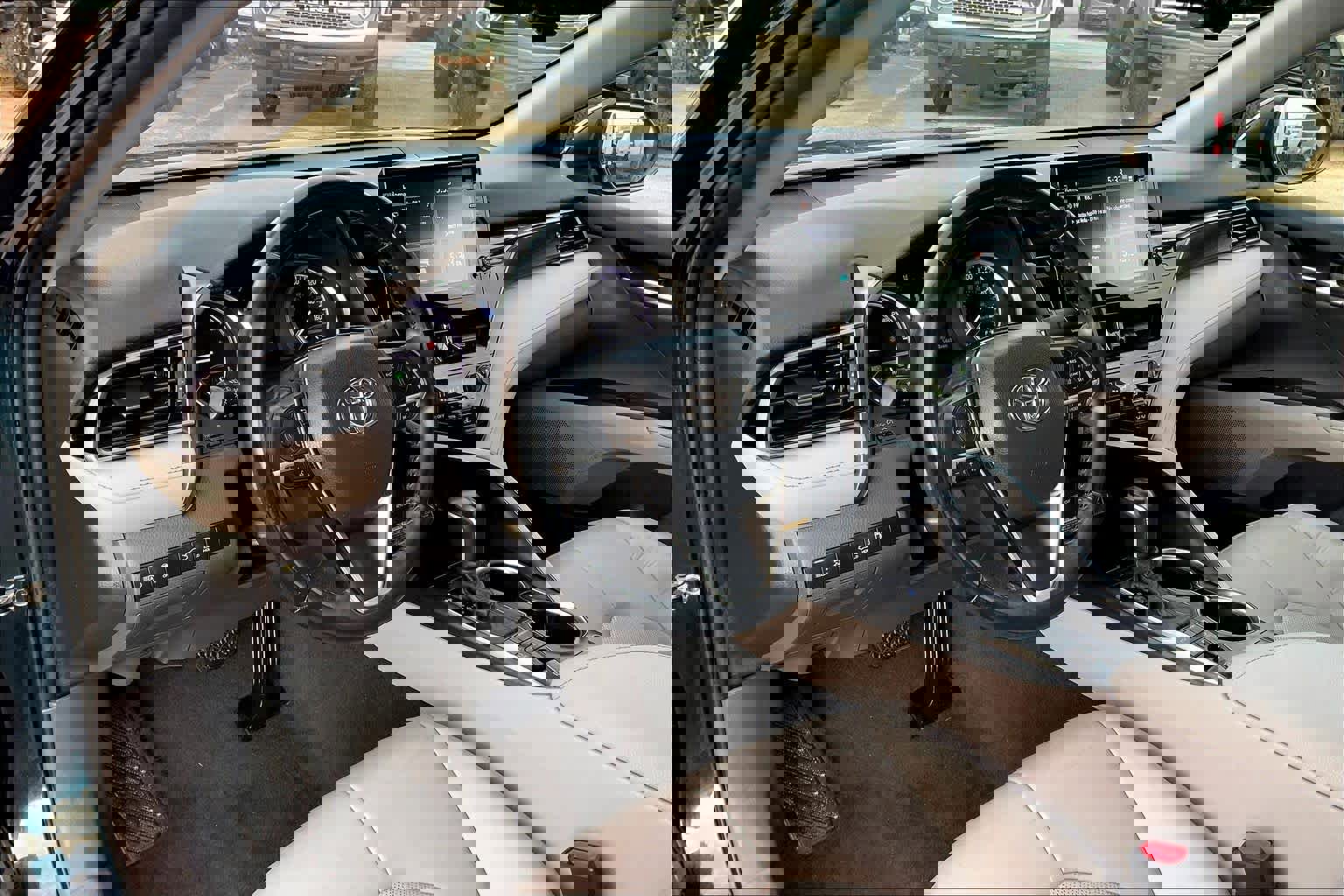 Used 2021 Toyota Camry XLE image 18