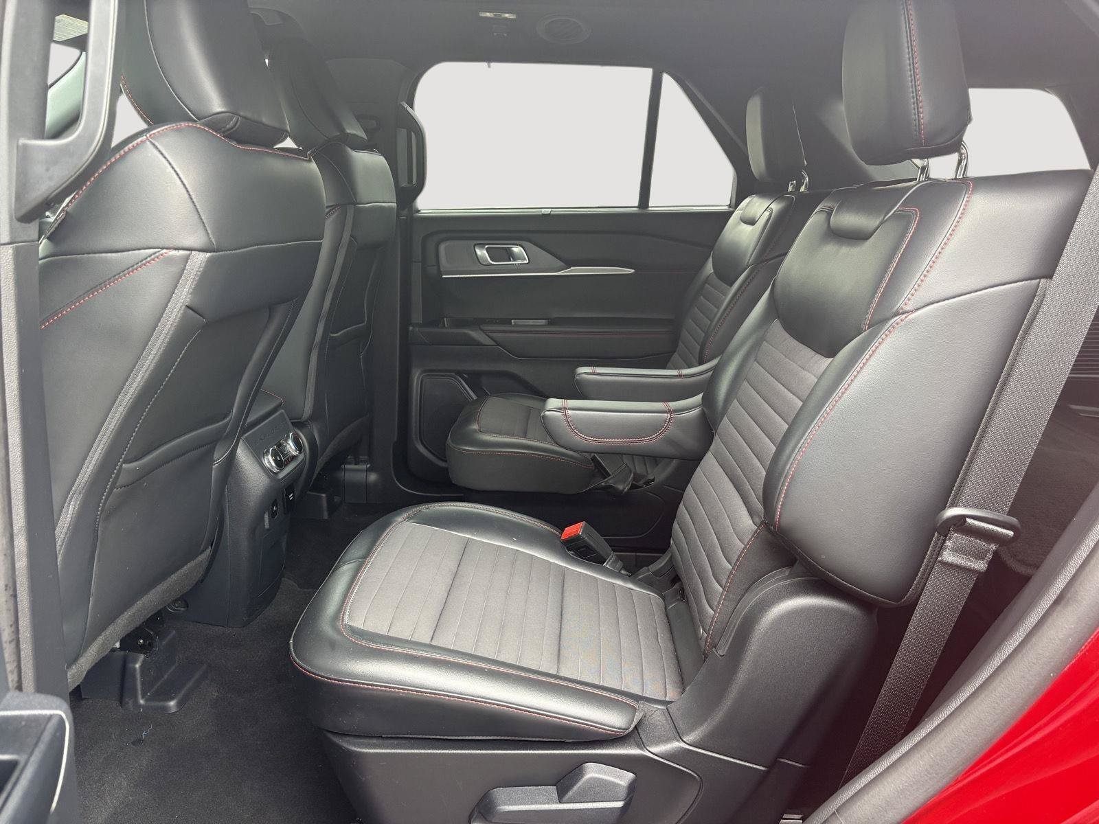 Used 2025 Ford Explorer ST-Line w/ Premium Package AWD/4WD image 6