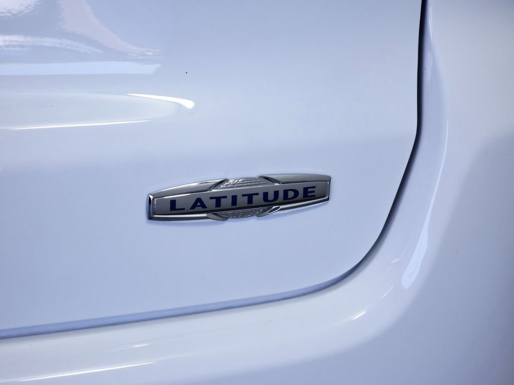 Used 2024 Jeep Compass Latitude image 11