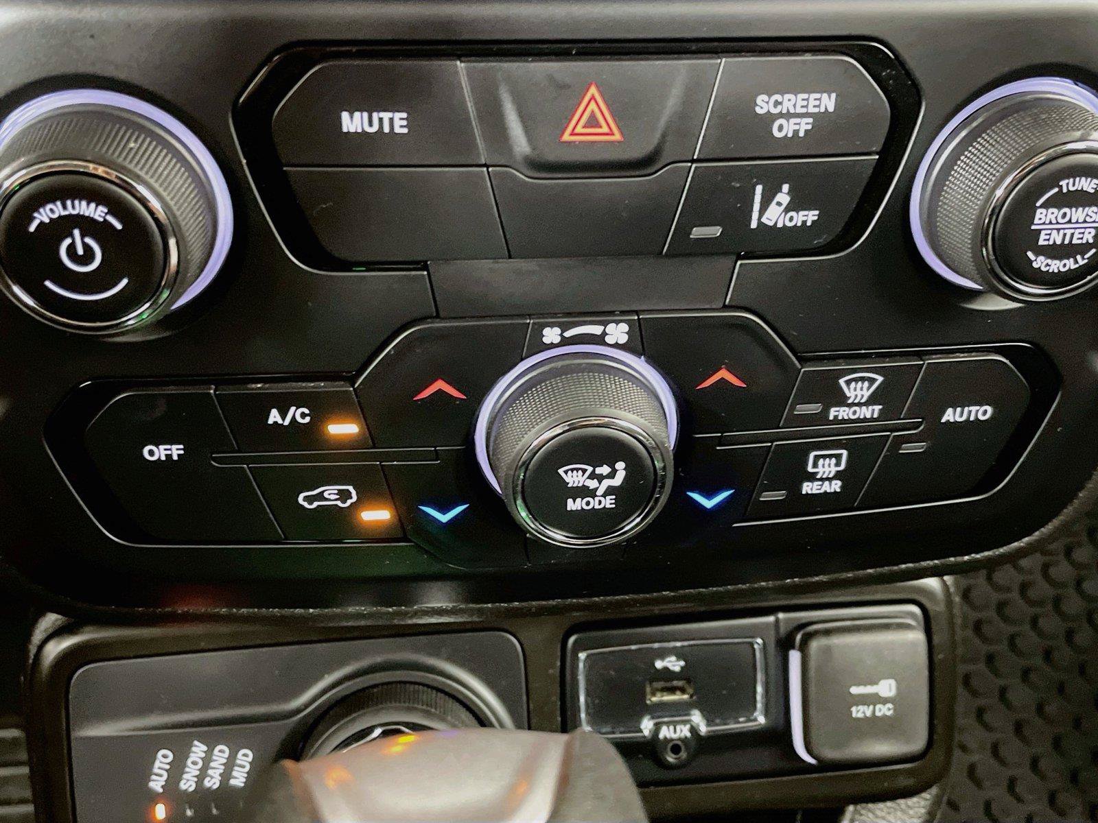 Used 2023 Jeep Renegade Latitude AWD/4WD image 9