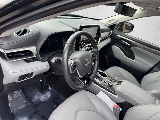 Certified 2025 Toyota Highlander Platinum image 12
