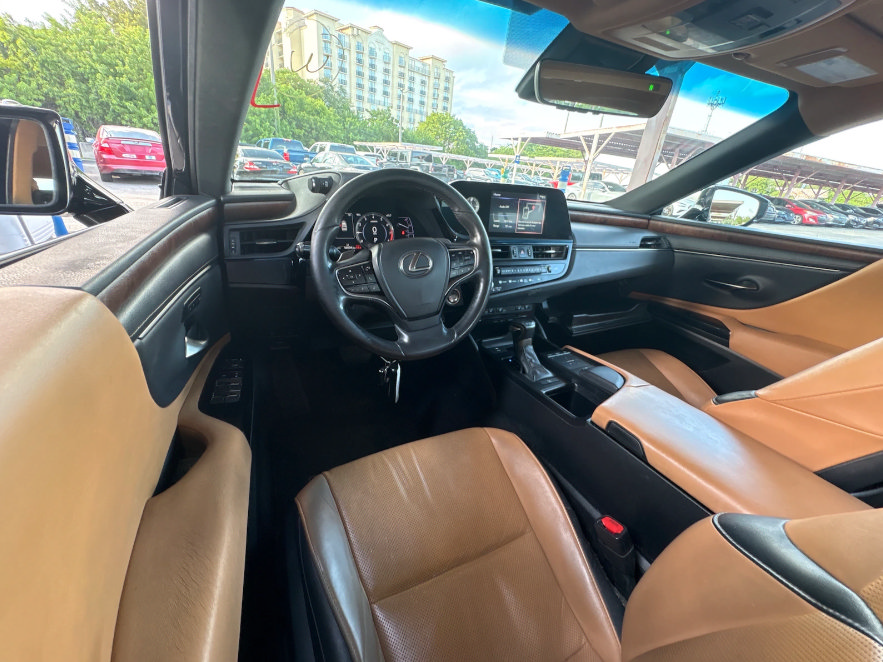 Used 2022 Lexus ES 350 w/ Premium Package FWD image 5