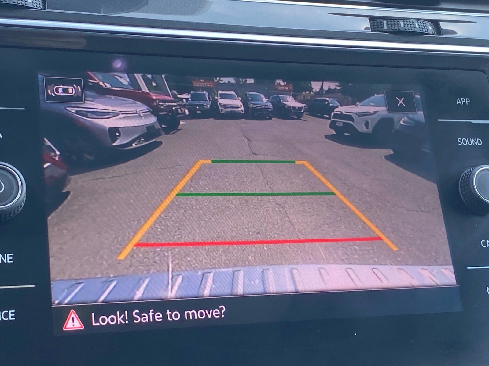 Used 2023 Volkswagen Tiguan SE w/ Panoramic Sunroof Package FWD image 14