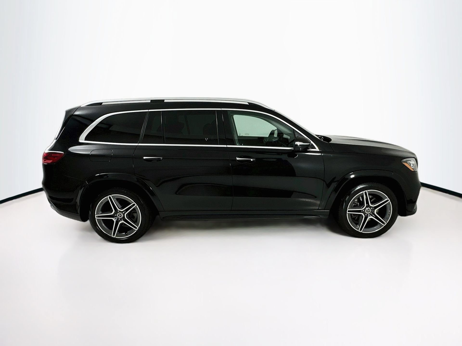 Used 2024 Mercedes-Benz GLS 450 4MATIC image 9