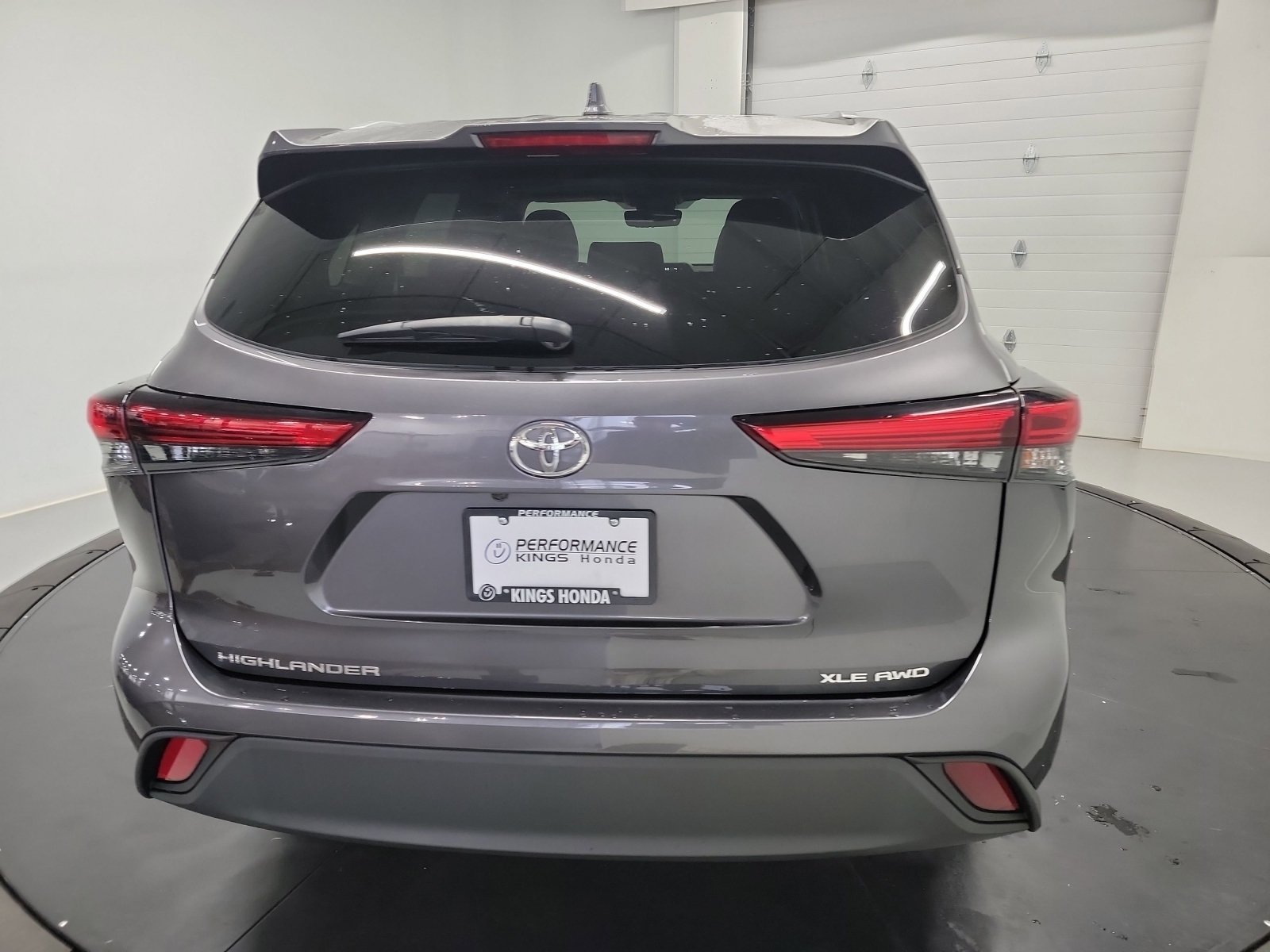 Used 2022 Toyota Highlander XLE AWD/4WD image 8
