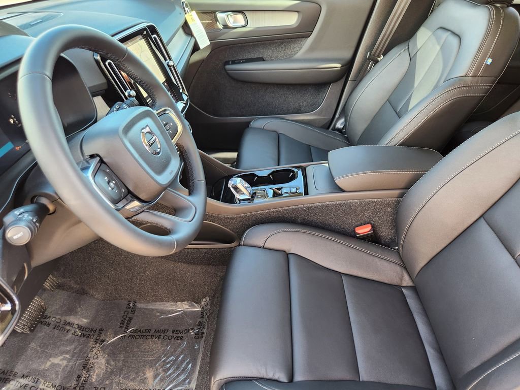 New 2026 Volvo XC40 B5 Plus w/ Protection Package Premier image 4