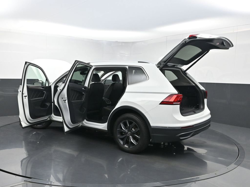 Used 2024 Volkswagen Tiguan SE image 36