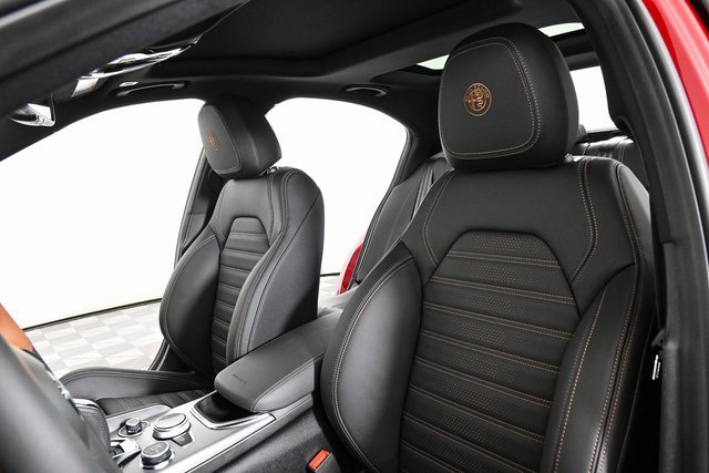 New 2025 Alfa Romeo Giulia w/ Driving Assist Package image 3
