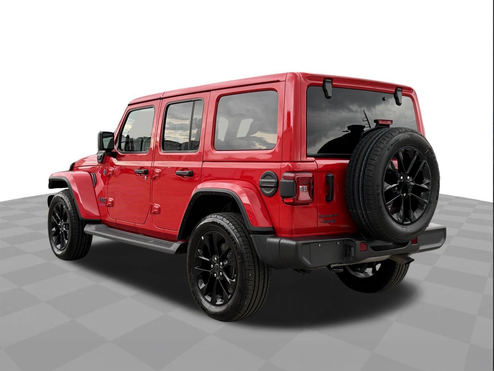 Used 2025 Jeep Wrangler Unlimited Sahara AWD/4WD image 3