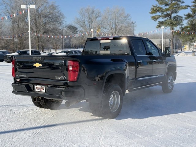 Used 2024 Chevrolet Silverado 3500 High Country image 12