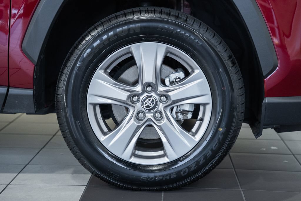 Used 2025 Toyota RAV4 XLE AWD/4WD image 13