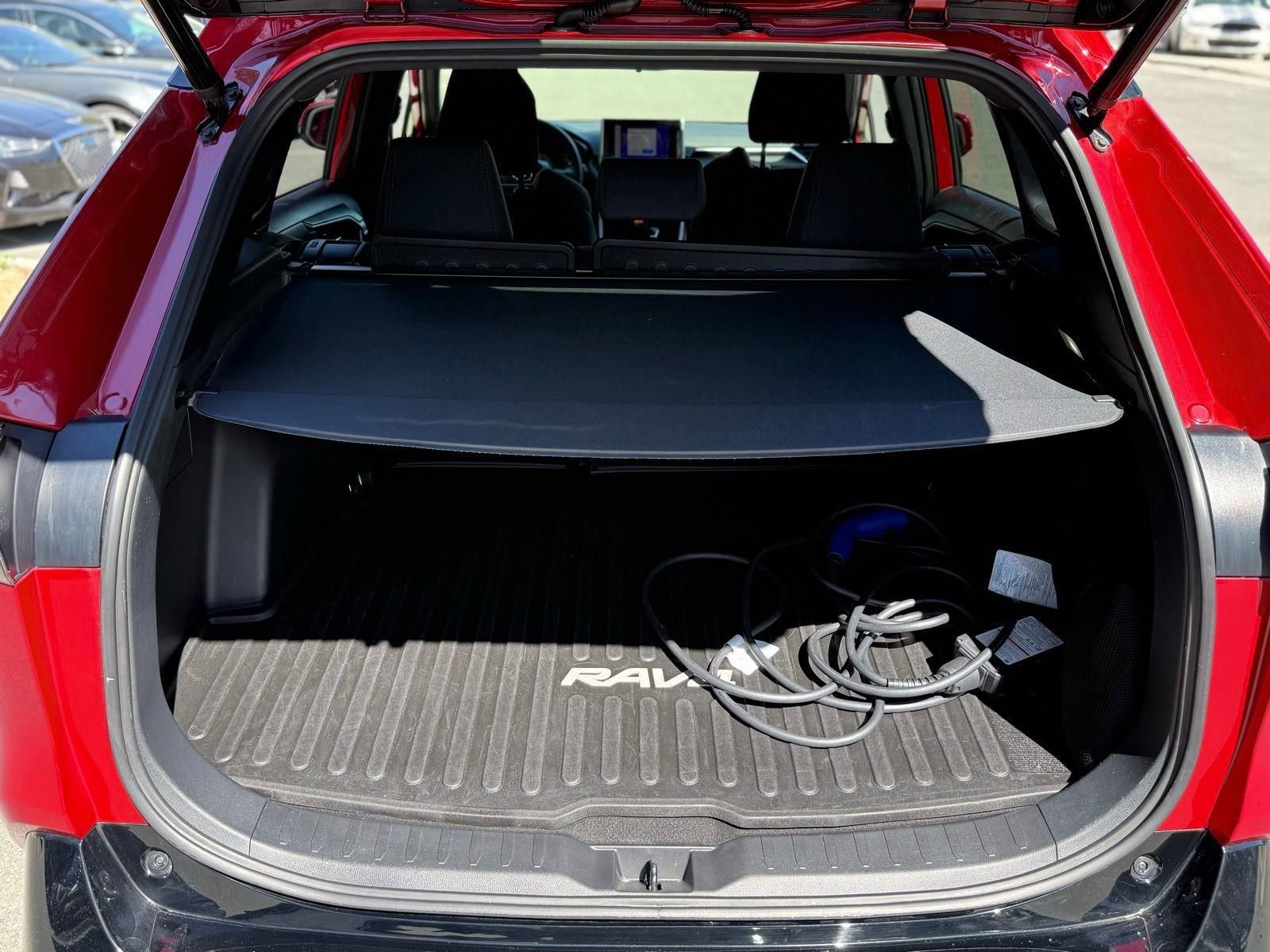 Used 2023 Toyota RAV4 SE w/ Weather & Moonroof Package image 15