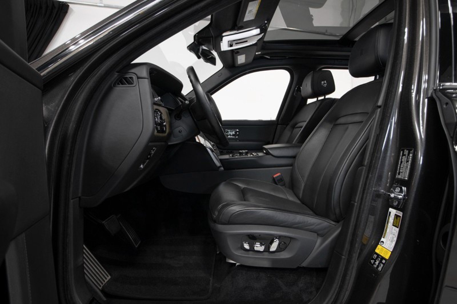 Used 2019 Rolls-Royce Cullinan image 23