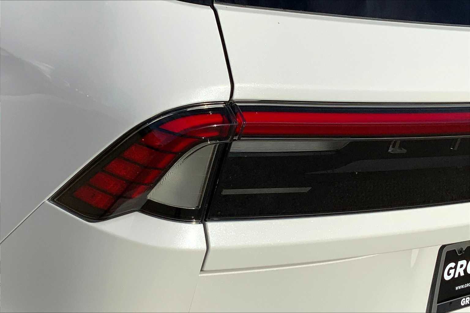 New 2025 Lincoln Navigator L Reserve w/ Jet Appearance Package image 14