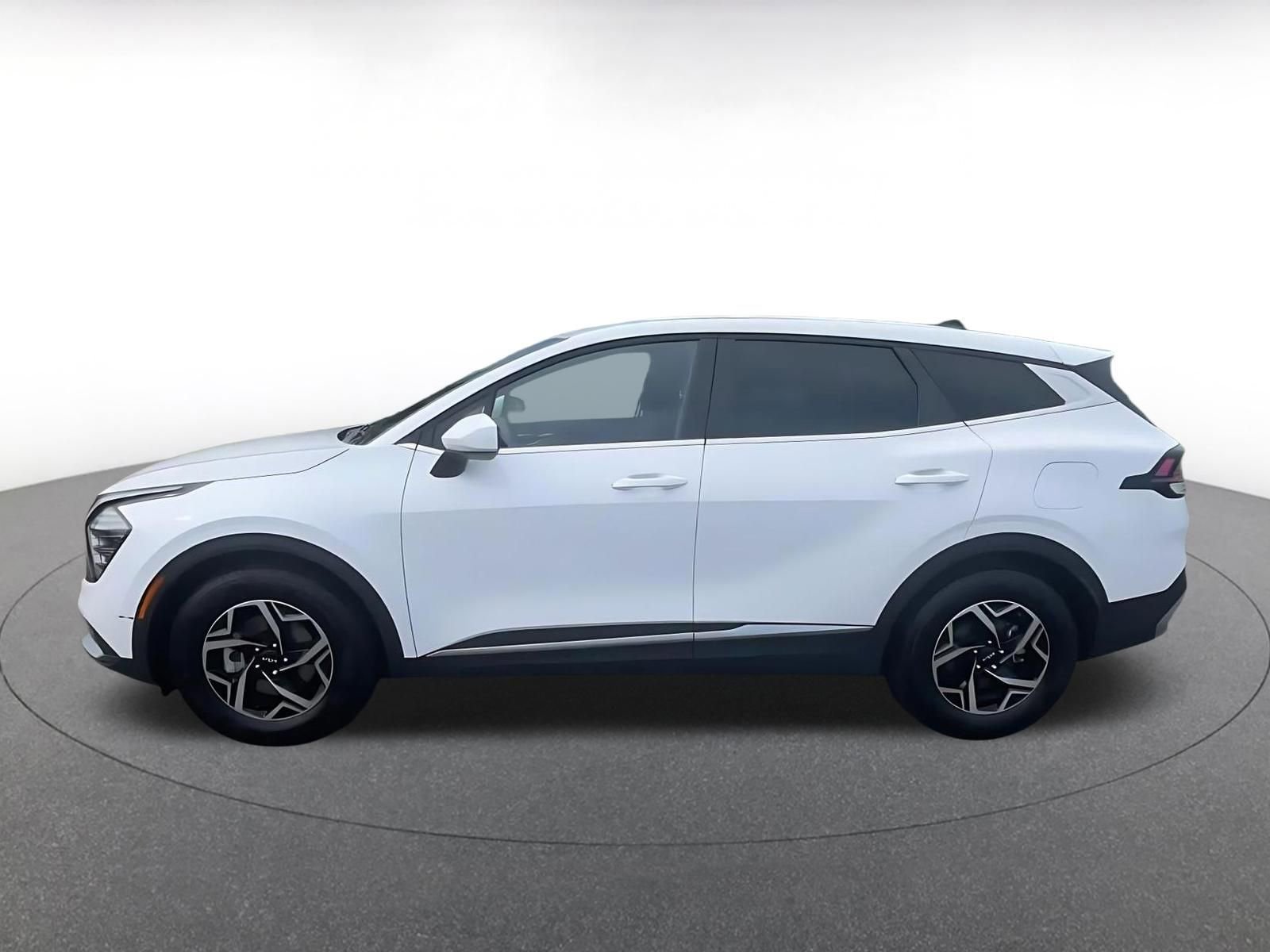 Used 2025 Kia Sportage LX FWD image 9