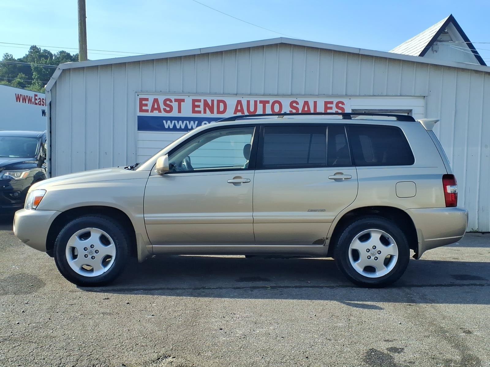 Used 2006 Toyota Highlander Limited w/ Leather Trim Pkg AWD/4WD image 2