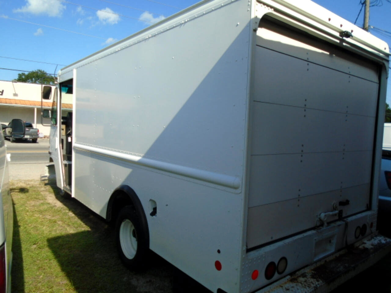 Used 2016 Ford E-350 and Econoline 350 Super Duty w/ A/C Prep Package image 4