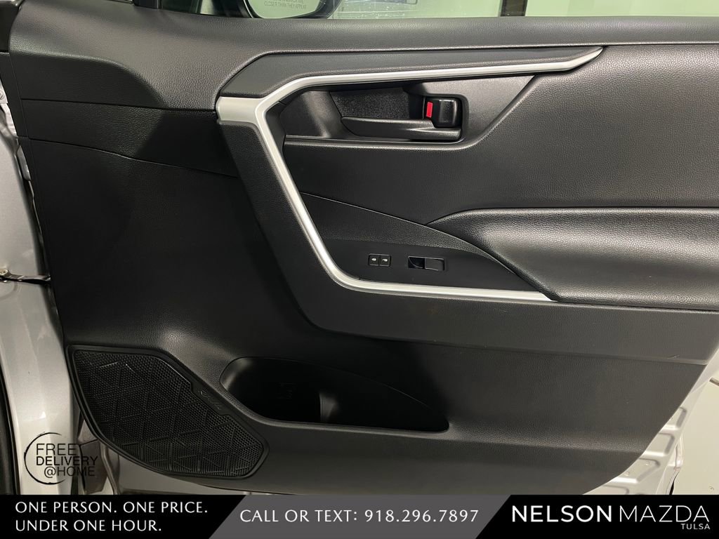 Used 2020 Toyota RAV4 LE AWD/4WD image 41