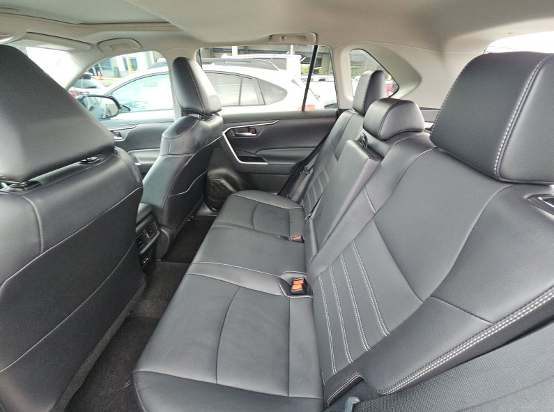 Used 2022 Toyota RAV4 XLE Premium FWD image 8