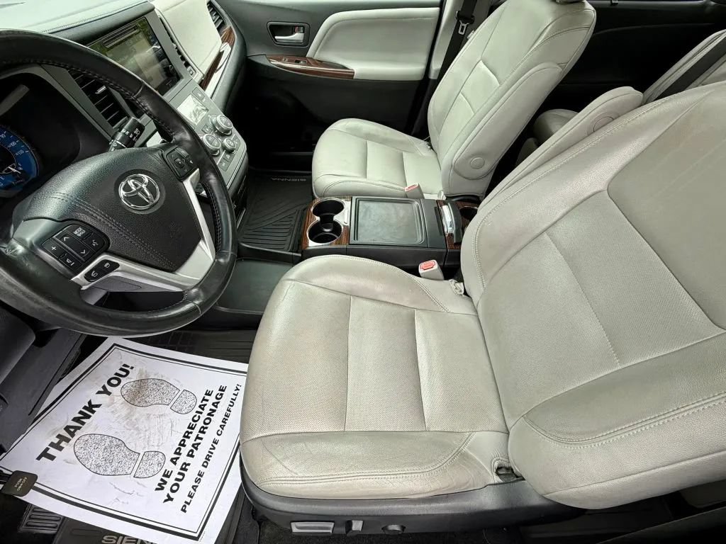 Used 2015 Toyota Sienna Limited Premium FWD image 11