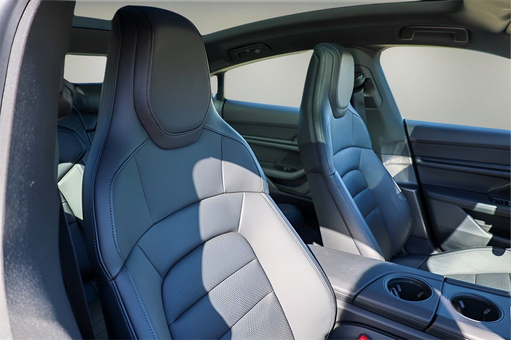 Used 2022 Porsche Taycan image 17