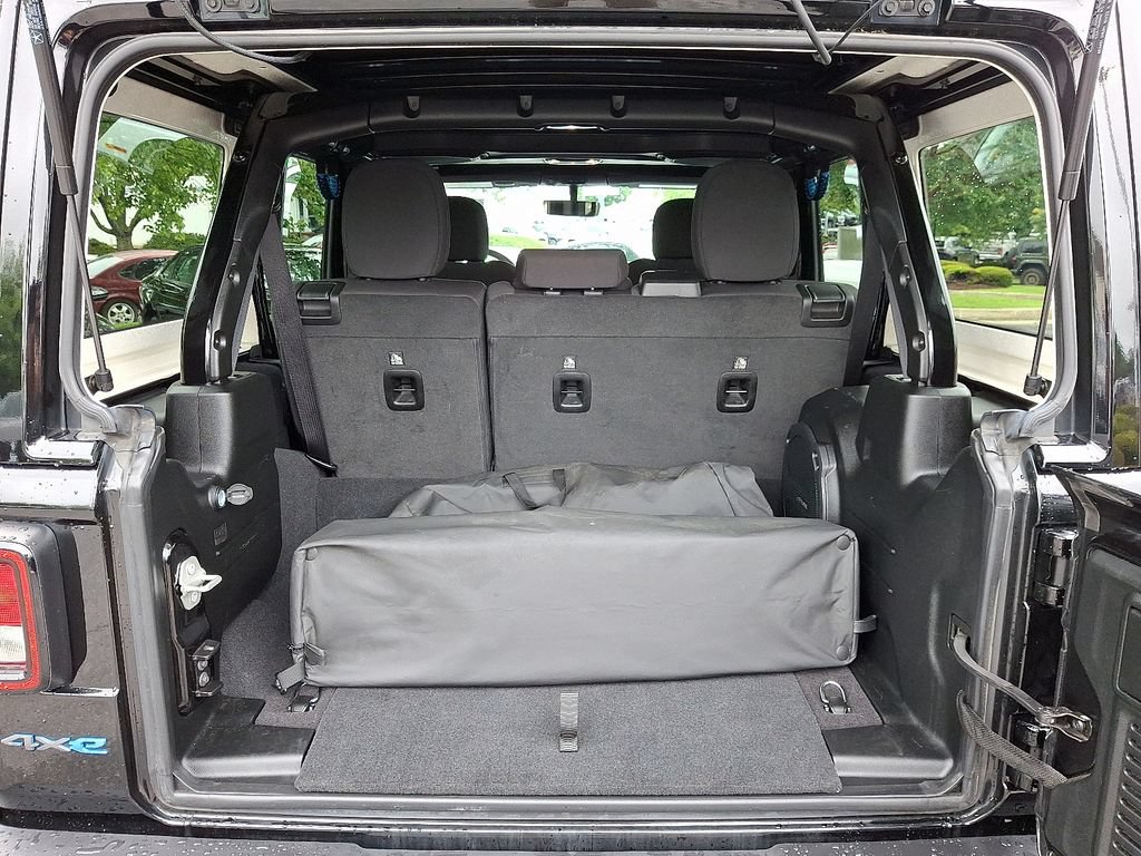 Used 2023 Jeep Wrangler Unlimited w/ Sun & Screen Package AWD/4WD image 30