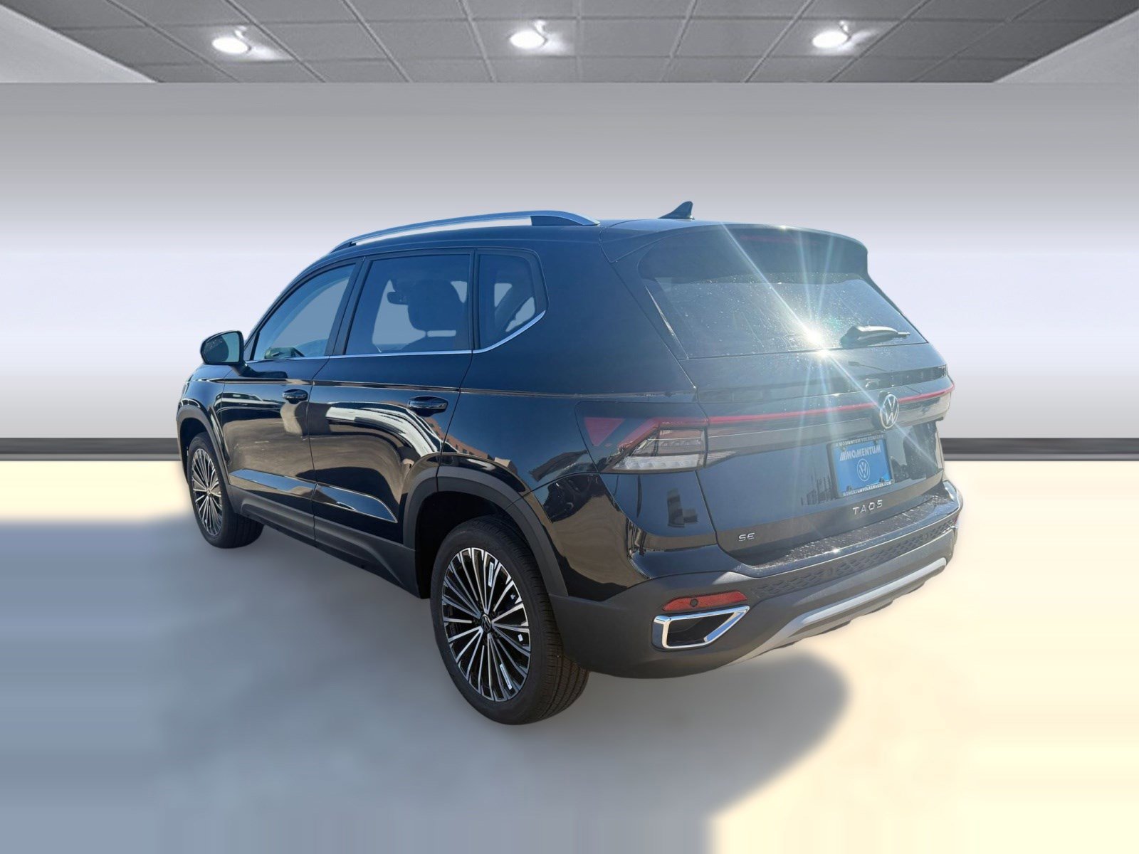 New 2026 Volkswagen Taos SE image 3
