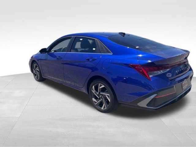 Used 2024 Hyundai Elantra SEL w/ Convenience Package FWD image 5