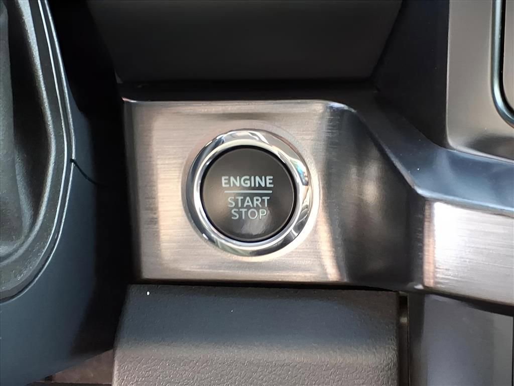 Used 2023 Ford F350 Lariat image 13