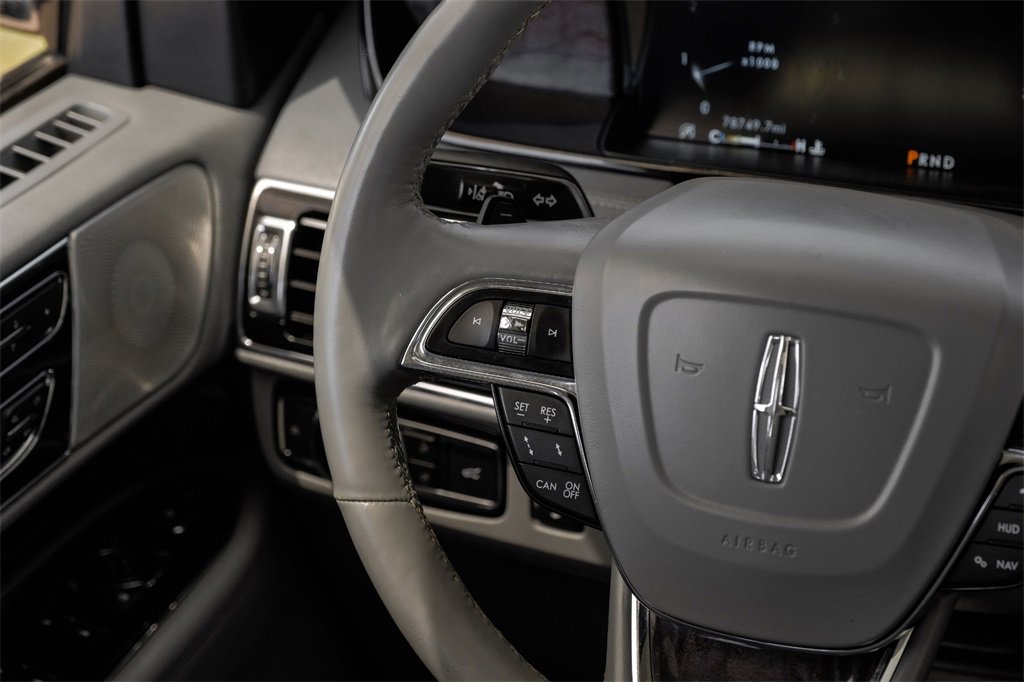 Used 2019 Lincoln Navigator Reserve image 16