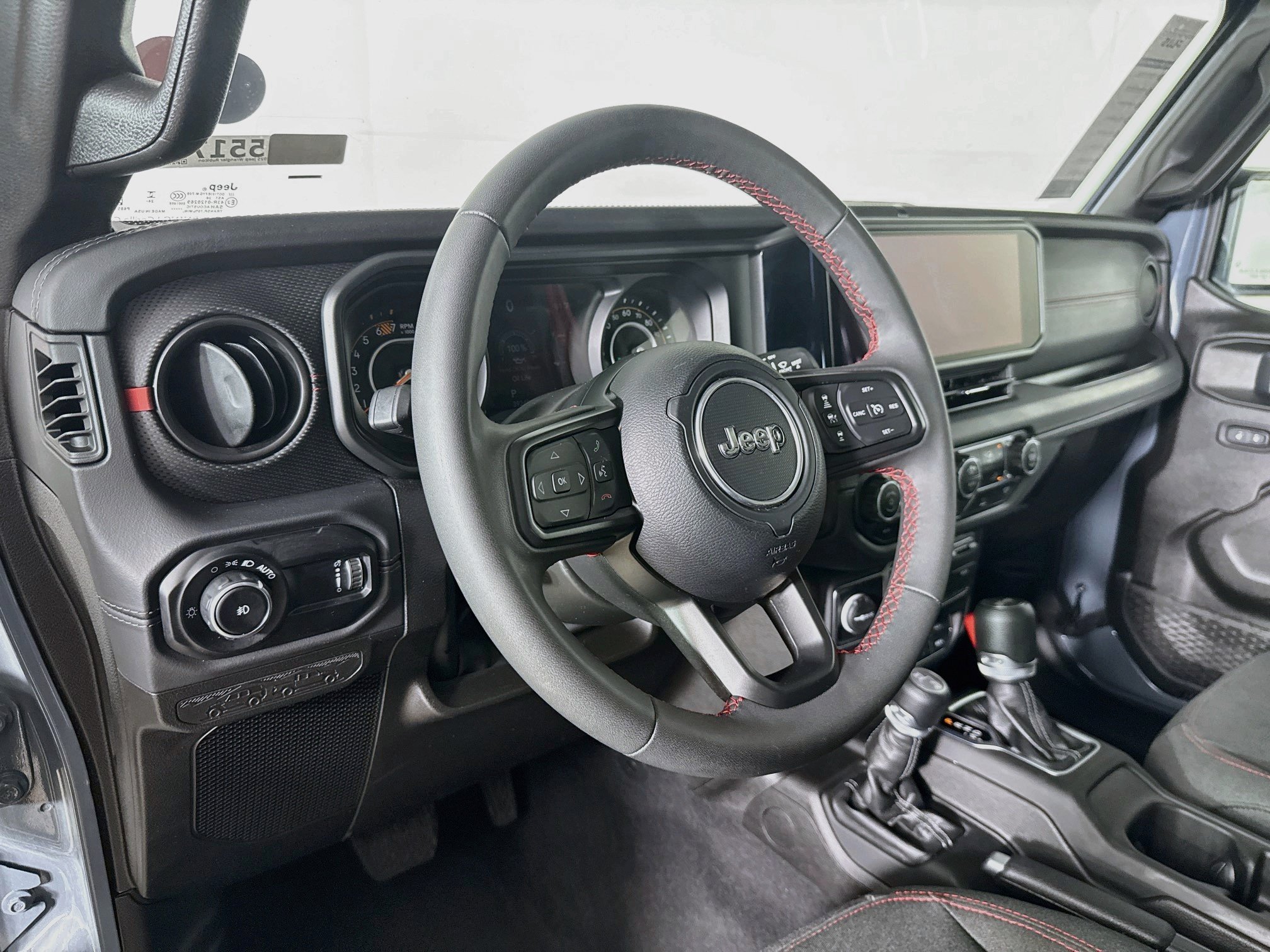 Used 2025 Jeep Wrangler Unlimited Rubicon AWD/4WD image 8