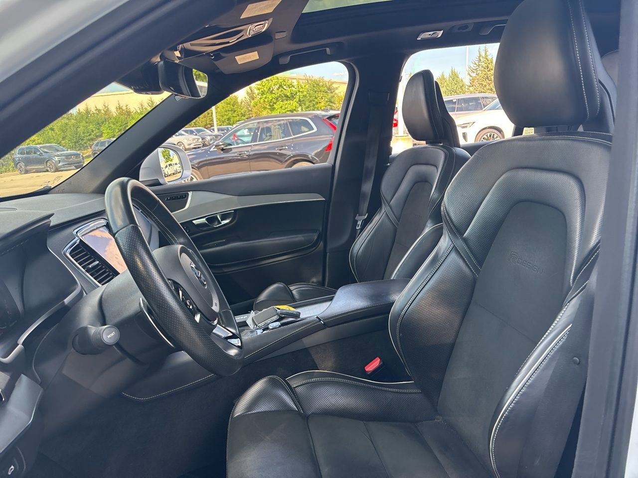 Used 2017 Volvo XC90 T5 R-Design w/ Vision Package image 17